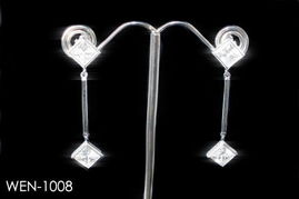 時間的藝術(shù)與耳畔的風(fēng)景 探索鐘表與耳環(huán)飾品的交匯之美